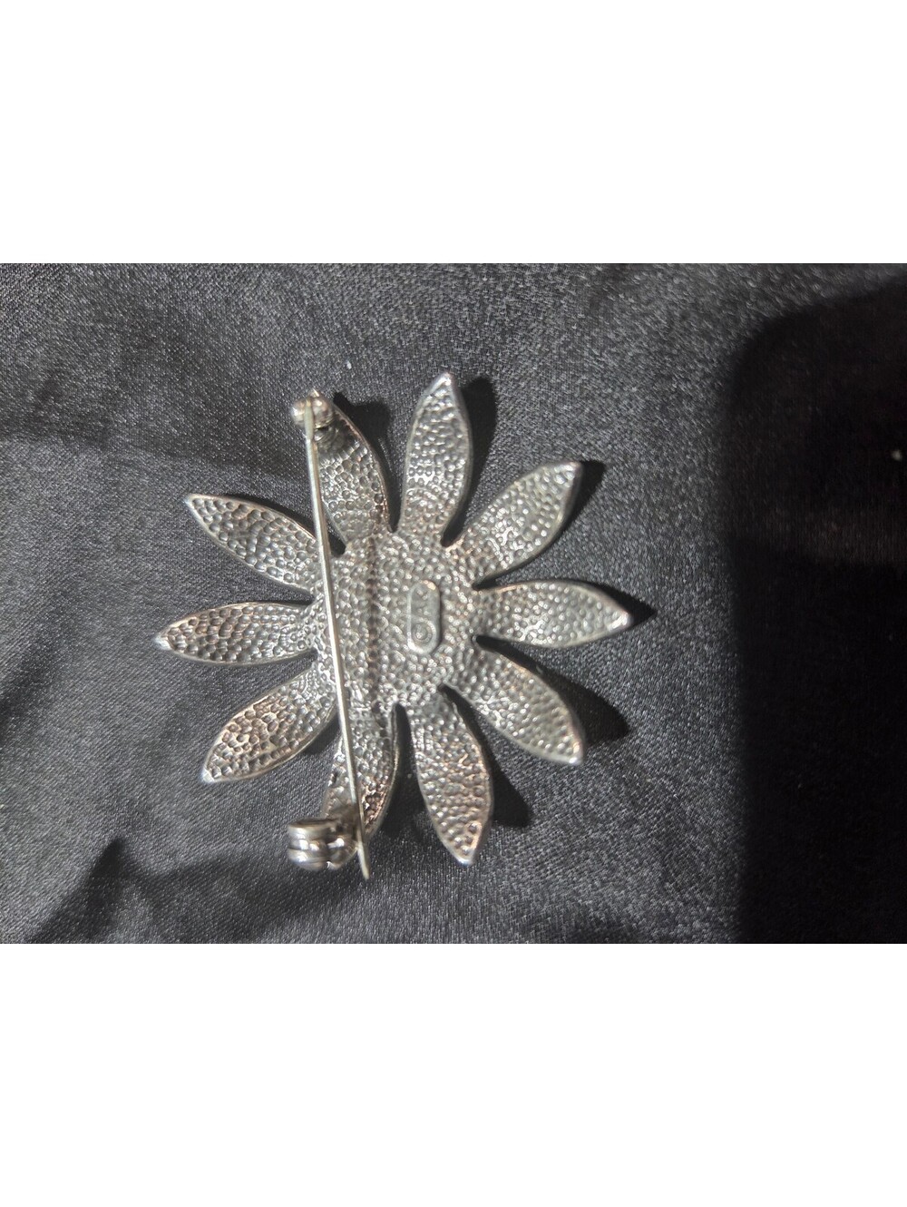 Daisy Pin - Picture 2 of 2